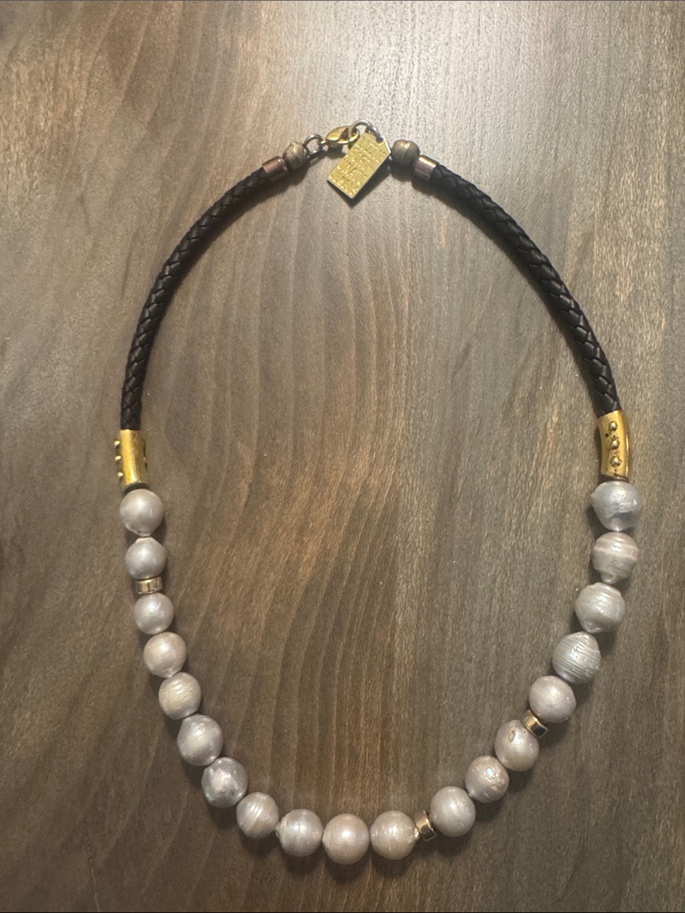 Lizzie Fortunato Elegant Women's Beaded Necklace leather and authentic pearls